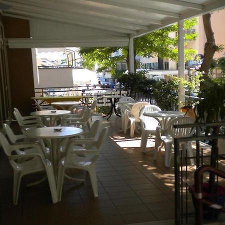 Hotel Nives Rimini Eksteriør bilde