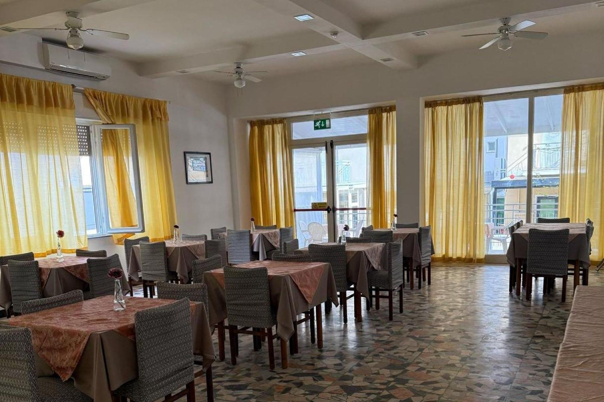 Hotel Nives Rimini Eksteriør bilde