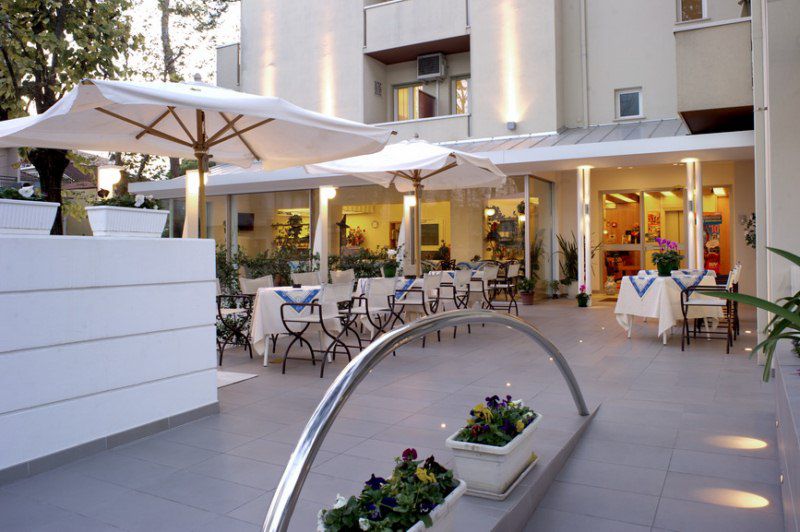 Hotel Nives Rimini Eksteriør bilde